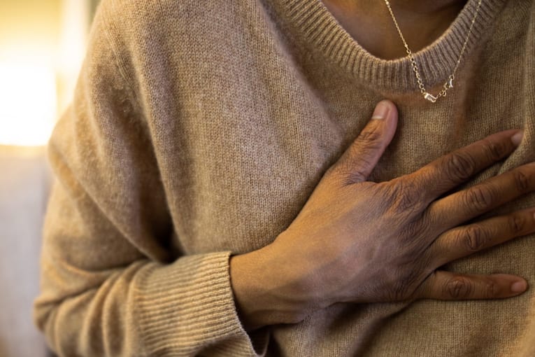 8 subtle signs of heart attacks in women cardiologists want you to know