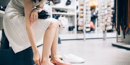 I found the easy summer shoes that stylish women keep wearing