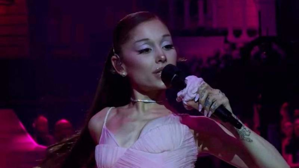 Ariana Grande Makes Surprise U-Turn on 'Hiatus' After Announcing Step ...