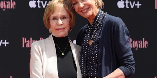 Allison Janney gets the same text message from Carol Burnett 'every day'