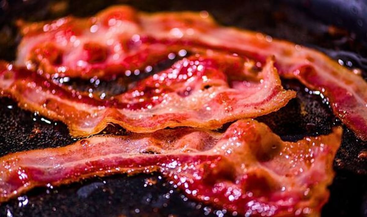Bacon is crispier if you ditch oil and pour a simpler ingredient into ...