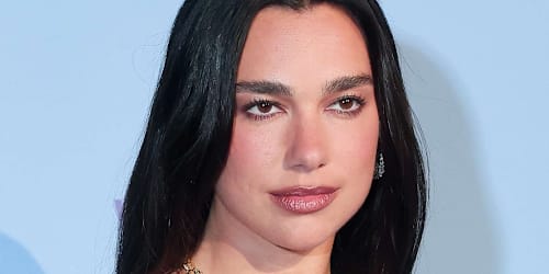 Dua Lipa wears 2 trendy patterns in the form of string bikinis for island vacation