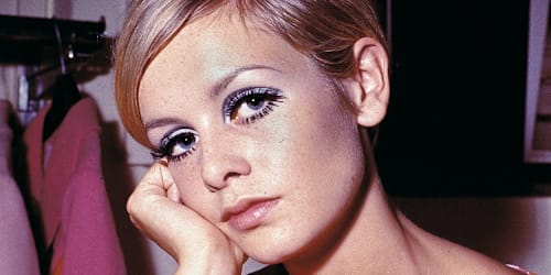 Twiggy reveals the type of clothing she 'very rarely' wears, poses for pics at 76