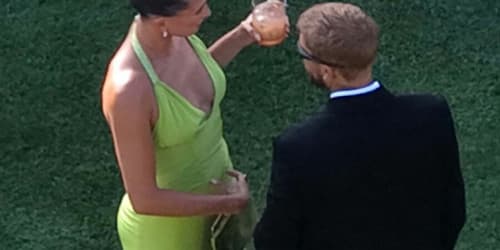 Body language expert weighs in after Justin and Hailey Bieber appear to have tense exchange at wedding