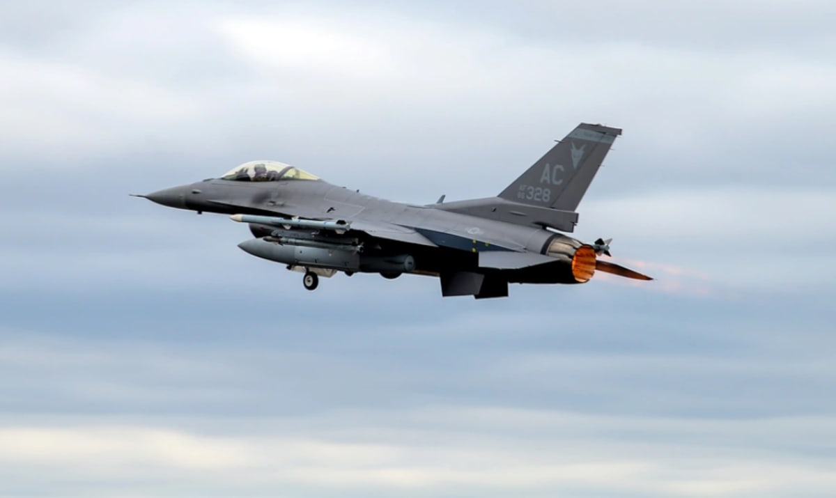 Fighter jets intercept plane over South Carolina during Trump rally - AOL
