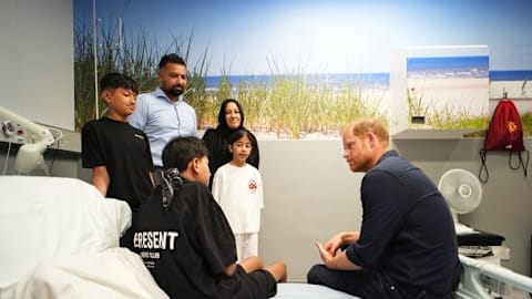 Prince Harry 'wants support from his family' as he arrives at children's hospital