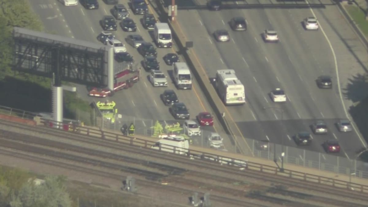 Hazmat incident on Kennedy Expressway at Hubbard’s Cave causing major delays