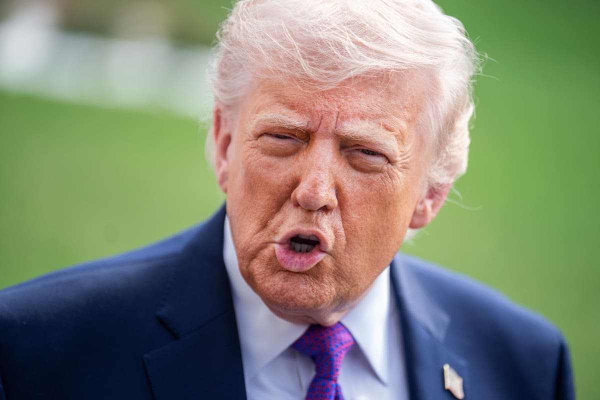 Drudge Report Roasts Trump Fawning Over GOP Senator's Derriere With Wild Homepage Design