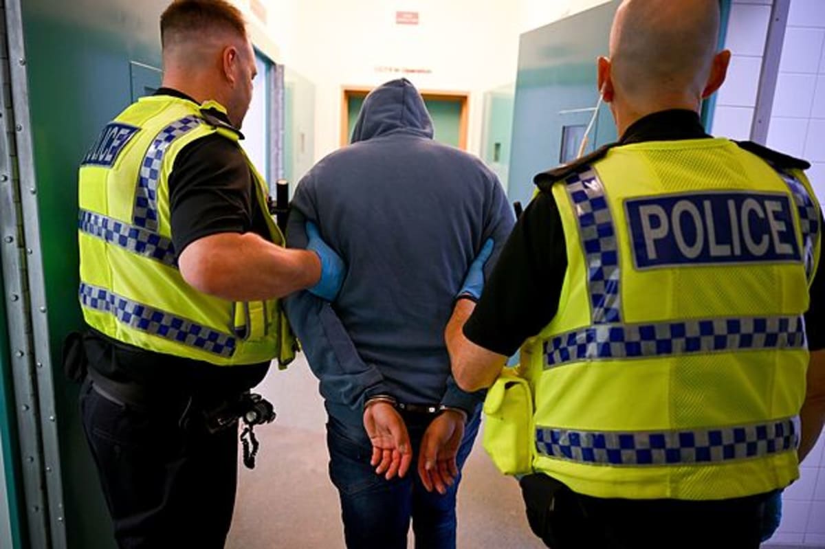 UK petition to deport foreign criminals passes 15000 signatures