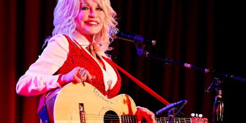 Dolly Parton recorded 1 last song to be released on her 100th birthday in 2046
