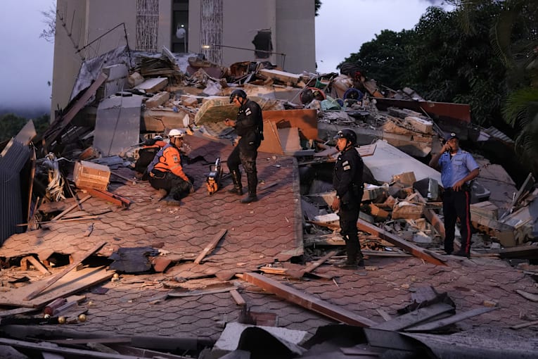 Elite US rescue teams head to Venezuela after deadly quakes