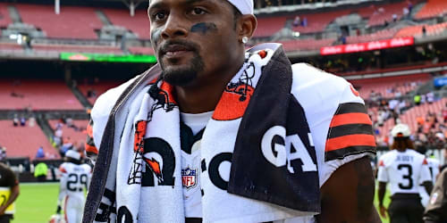 Browns&rsquo; Deshaun Watson decision sparks backlash as fans post signs blasting embattled QB