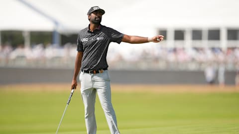 A 'Who's That?' list of dreamers joins Scheffler in 2nd at the US Open, needing to make up 6 shots