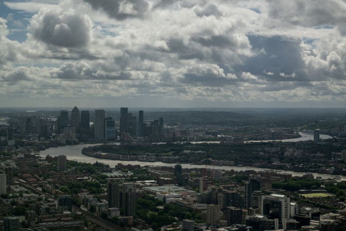 UK Firms Prioritize Cost-Cutting as Inflation and Rate Expectations Rise