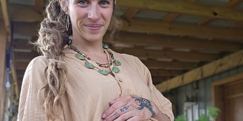 Some pregnant women are trying 'free births.' Doctors are worried