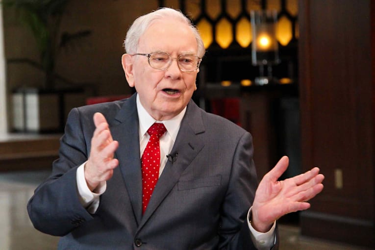 Why Warren Buffett wants the Fed to target zero inflation — and economists disagree