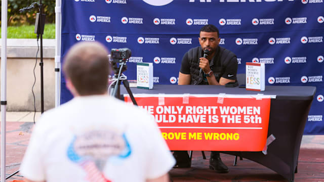 Myron Gaines returns to Ohio State, encourages debate on women’s rights, the LGBTQ+ community and religion