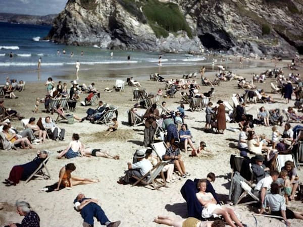 'Time traveler' spotted using unusual item in a 1943 beach photo