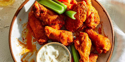 I asked 4 chefs to name the best fast food chicken wings, and they all chose the same chain