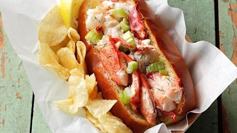 What&rsquo;s the difference between Maine and Connecticut lobster rolls?