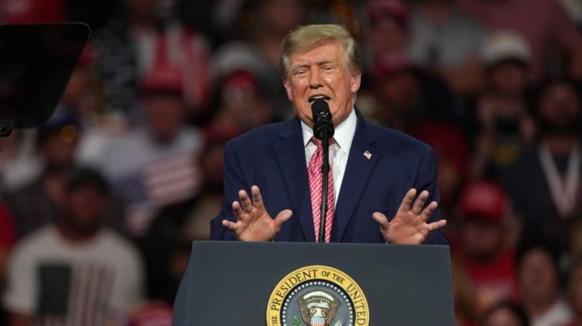 New Photo - Trump uses antisemitic slur at Kansas rally