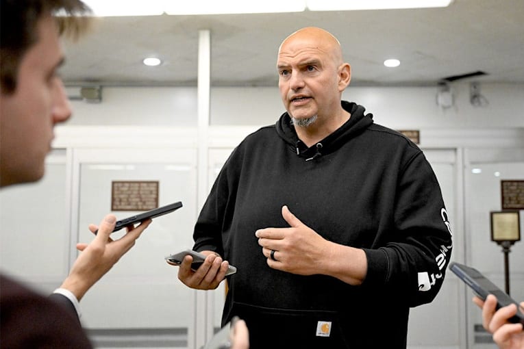 Maverick Democratic Sen. John Fetterman surges with Republicans, stoking talk of GOP switch