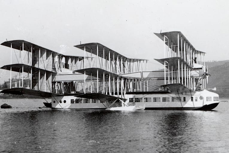 The bizarre plane with 9 wings designed to fly across the Atlantic in 1920