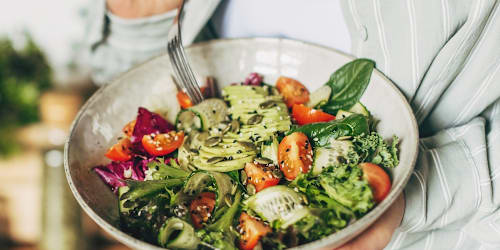 Is it safe to eat salad again? Here’s what food safety experts are doing