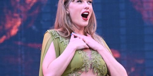 Taylor Swift fan theories explode after Empire State Building suddenly turns green: 'WhaTS happening?'