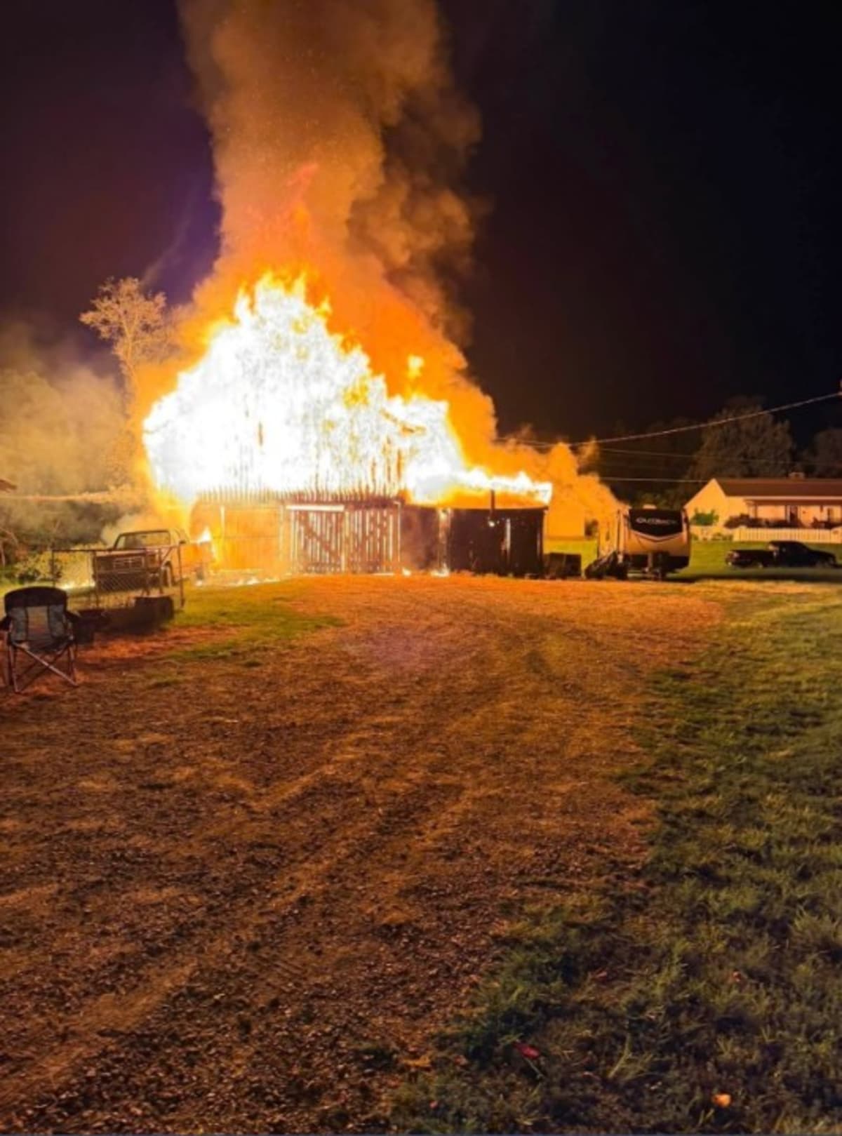 2 arrested after crews battle barn fire in Anderson County - AOL