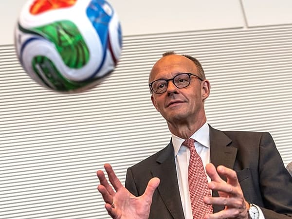 Kanzler Merz: X-Post zum WM-Aus sorgt für Verwirrung, dann folgt zweiter Post