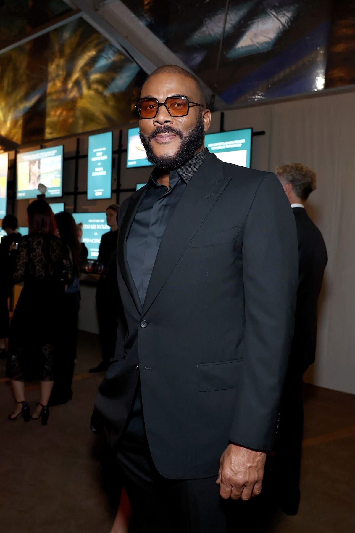 Tyler Perry Gave $250K in Gift Cards to TSA Agents in Atlanta Airport ...