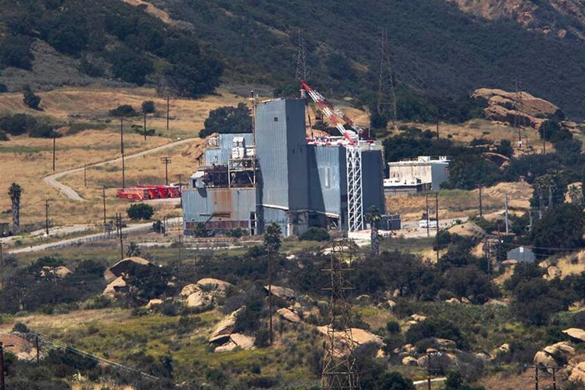 Led Rocket Fire Sandy fire burns near former nuclear test site, triggering air ...