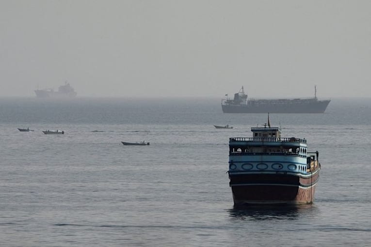 Oil falls ahead of US announcement of new sanctions on Iran