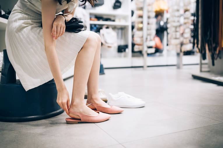 I found the easy summer shoes that stylish women keep wearing