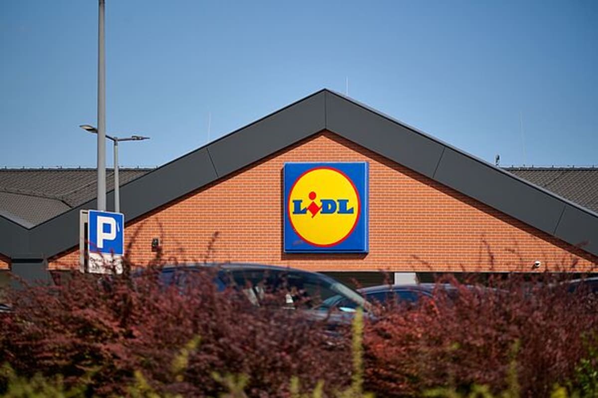 Lidl hands out £600 to customers - 1 task shoppers need to complete - AOL