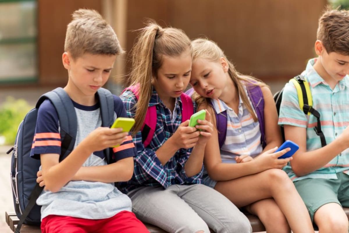 School resource officers support bell-to-bell cell phone ban