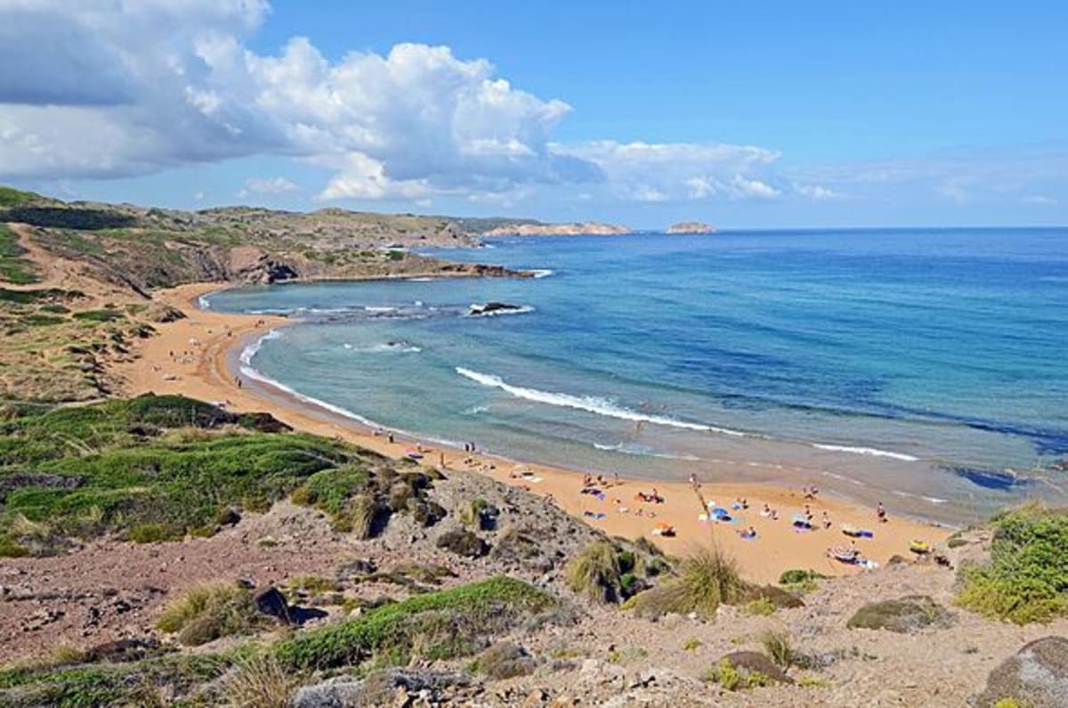 Brit drowns in holiday hotspot trying to save girl, 10, 'swept out to ...