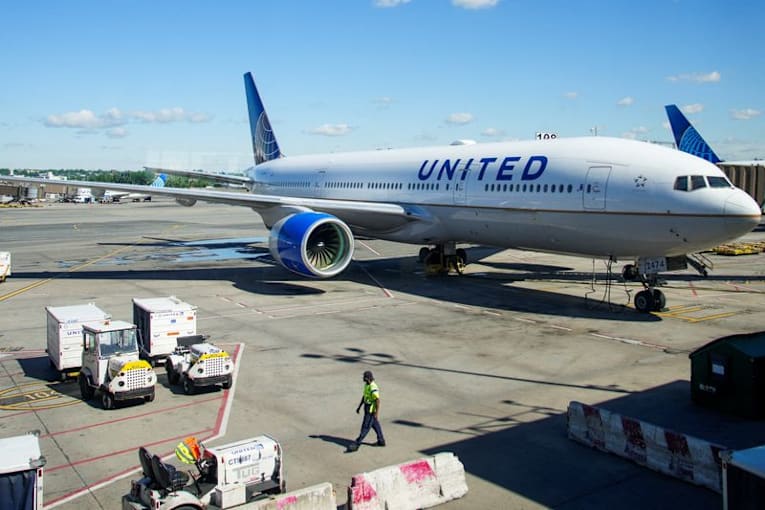 United Airlines must face lawsuit over 'window seats' that lack windows