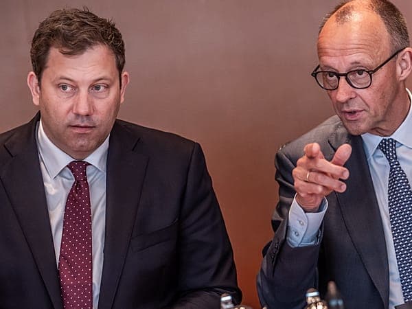 Reformpaket sorgt für Streit: Merz verspricht Entlastung – Opposition zerreißt die Pläne