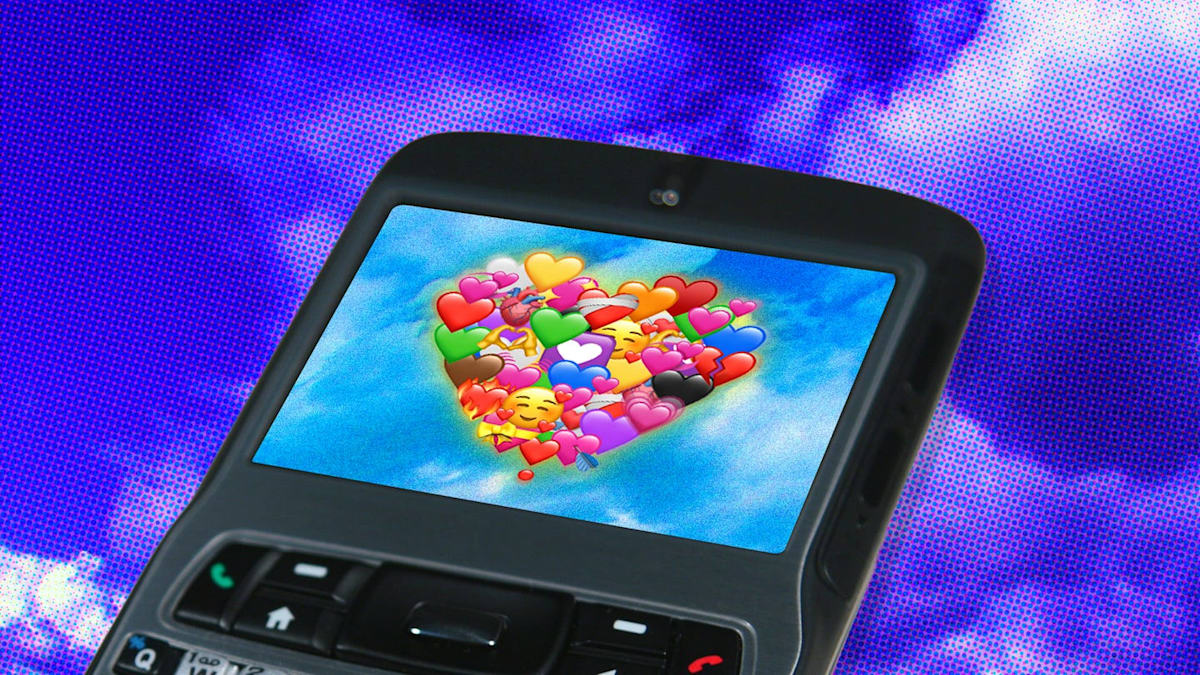 Green Heart Emoji Meaning Debunked: Platonic Friendship, Dating, or Purely Organic?