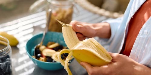 Here's exactly what happens to your gut health when you eat bananas