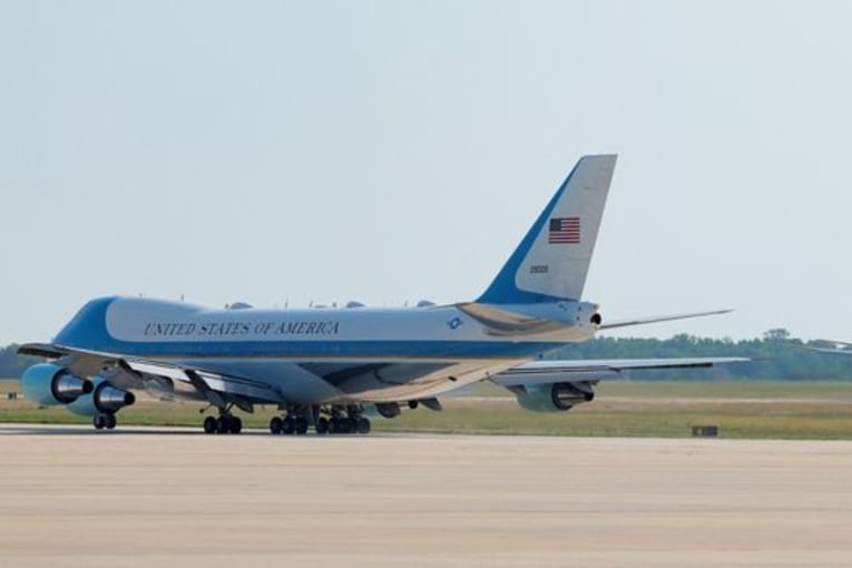 Trump unexpectedly switches back to old Air Force One, sidelining Qatari jet