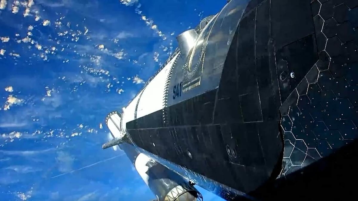 Scale Raptor Engine SpaceX Starship test reaches Earth orbit, 26 Starlink satellites ...