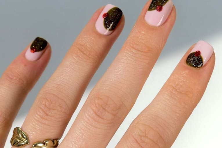 13 olive nail ideas, ranging from city girl chicness to coastal vibes
