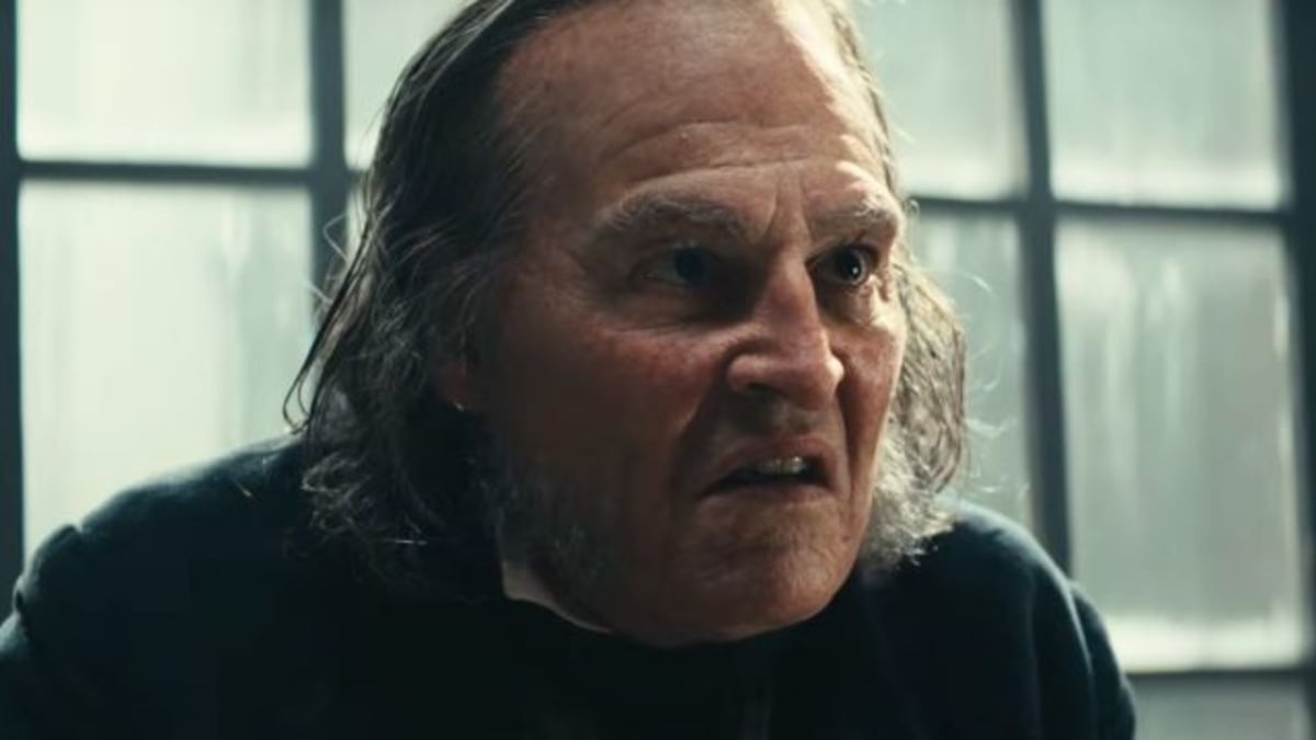 Watch Johnny Depp Become Unrecognizable as Ebenezer Scrooge in Intense ...