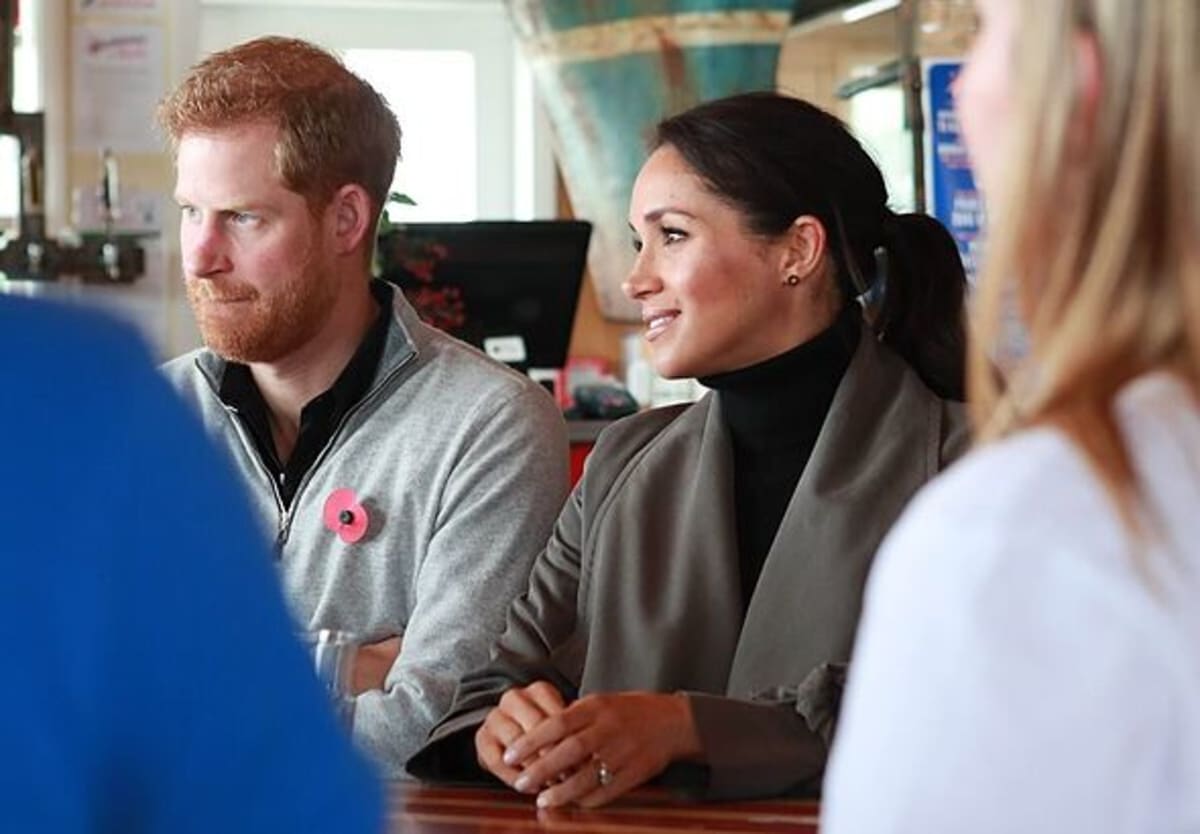 Meghan Markle 'sends message' as Cotswolds pub pictures with Prince Harry  savaged - AOL
