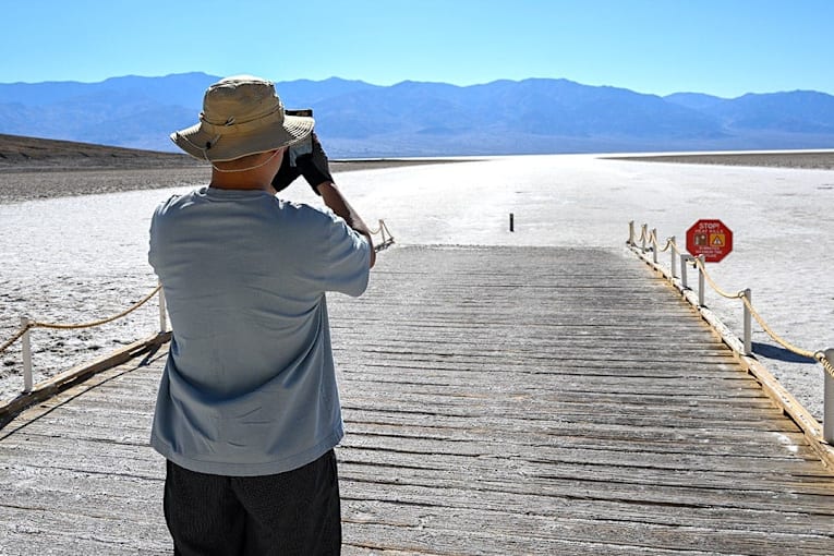 Man dies after vehicle gets stranded in Death Valley