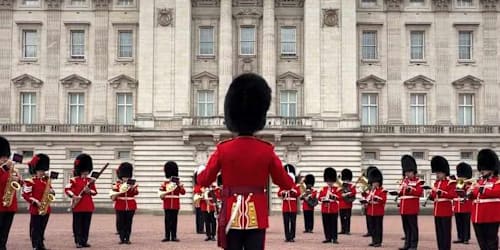 King Charles&rsquo; guard honors Dolly Parton with rendition of song &lsquo;9 to 5&rsquo;