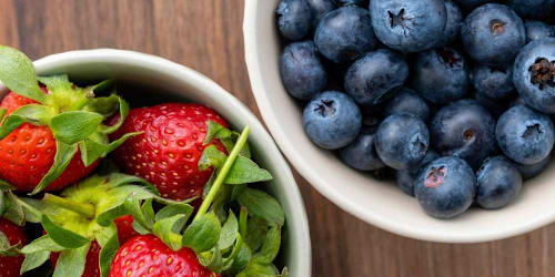 Strawberries vs. blueberries: Which has more antioxidants and nutrients?